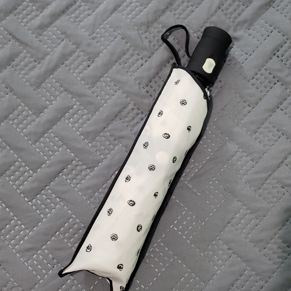 SALE 🎉 Catherine Malandrino Umbrella